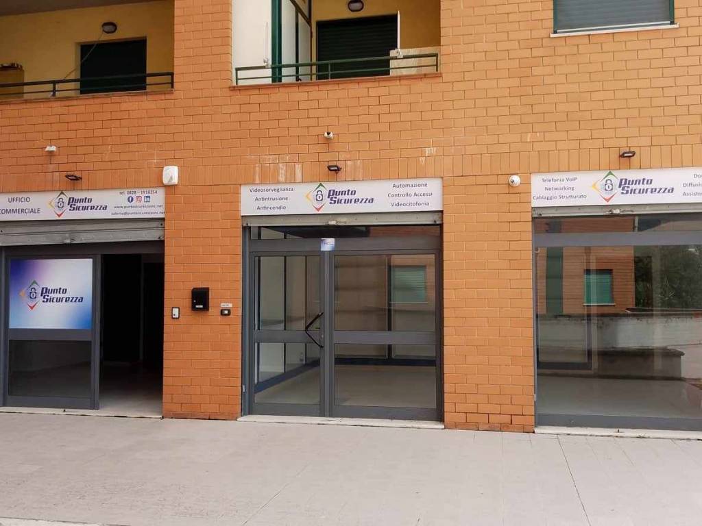 negozio in affitto a Battipaglia