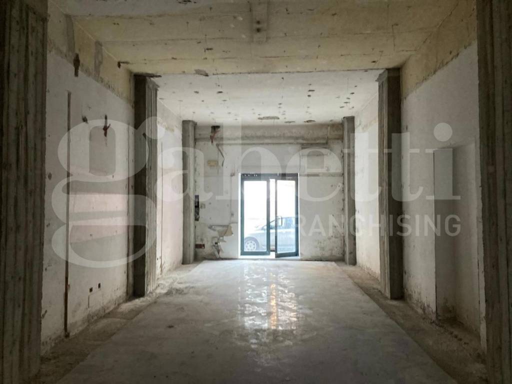 negozio in affitto a Battipaglia