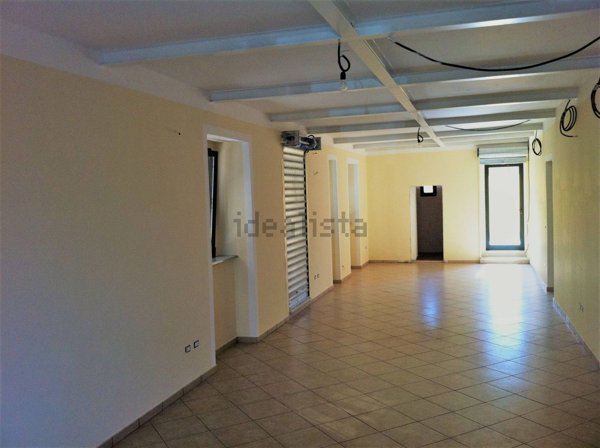 locale commerciale in affitto a Battipaglia