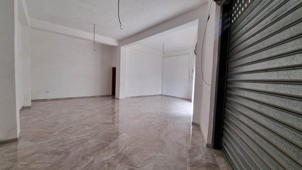 negozio in affitto a Battipaglia in zona Sant'Anna