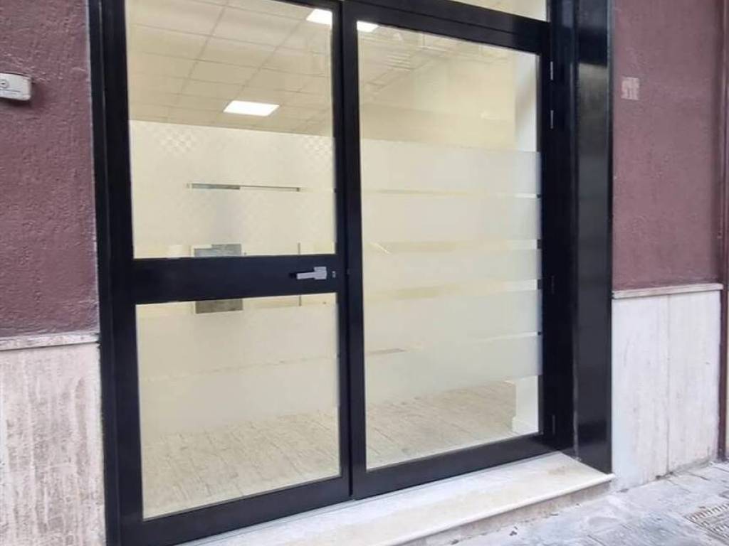 negozio in affitto a Battipaglia