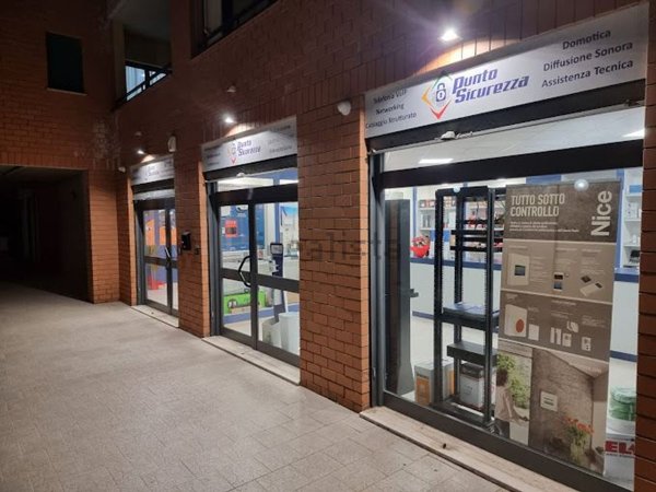 locale commerciale in affitto a Battipaglia