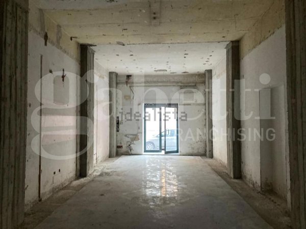 locale commerciale in affitto a Battipaglia