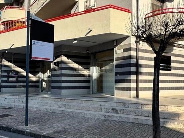 locale commerciale in affitto a Battipaglia in zona Belvedere