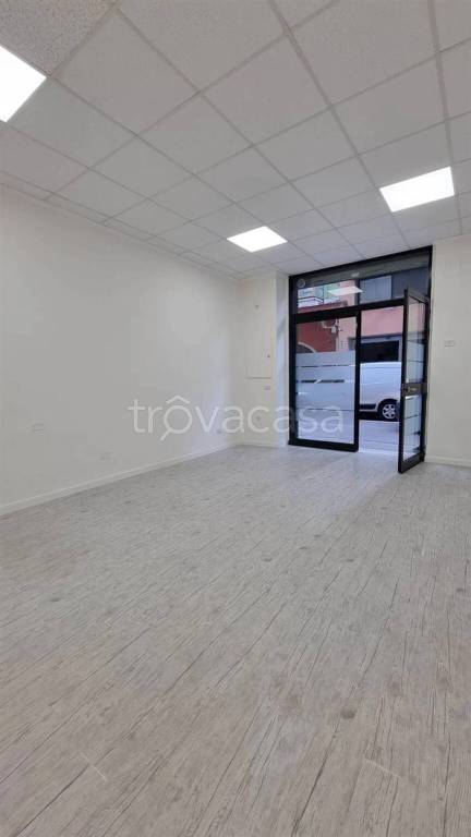 negozio in affitto a Battipaglia