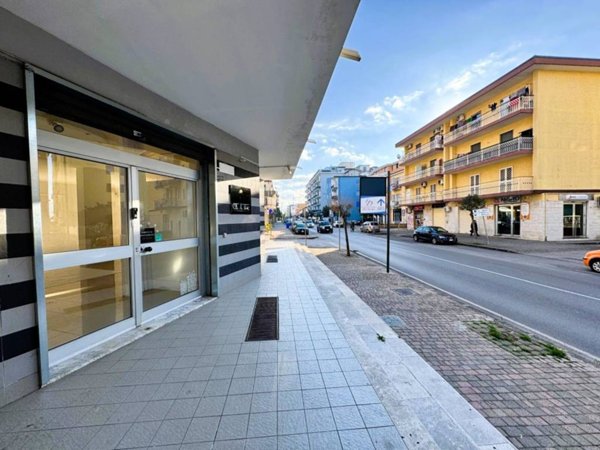 negozio in affitto a Battipaglia in zona Belvedere