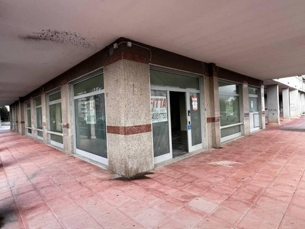 negozio in affitto a Battipaglia