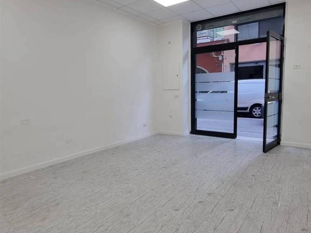 negozio in affitto a Battipaglia