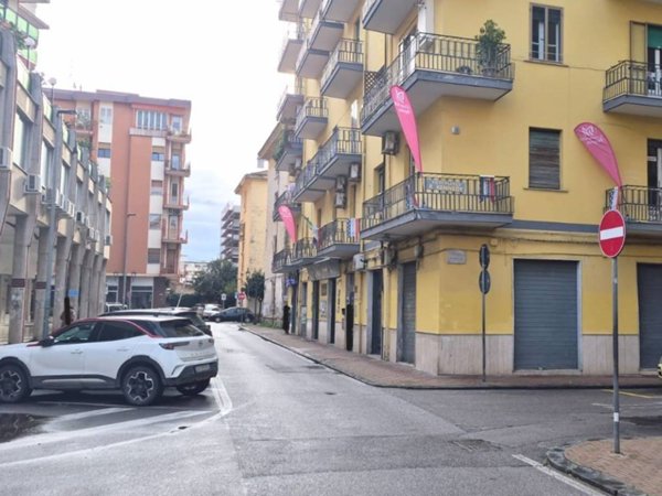 negozio in affitto a Battipaglia