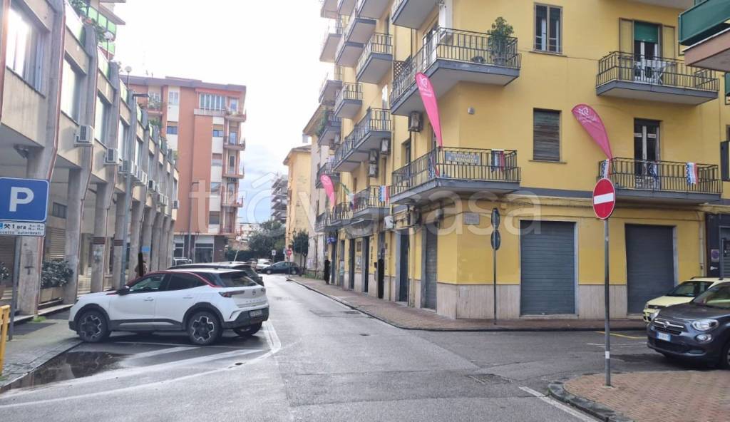 negozio in affitto a Battipaglia