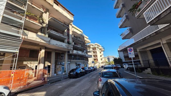 ufficio in affitto a Battipaglia in zona Serroni