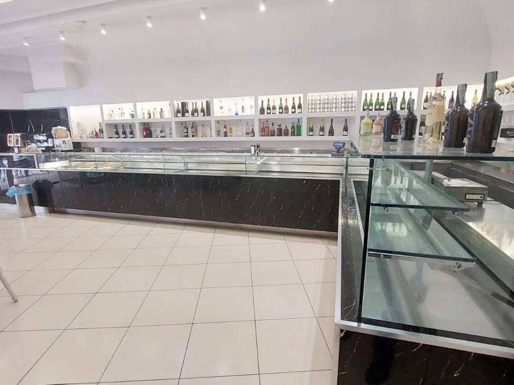 negozio in affitto a Battipaglia in zona Centro Città