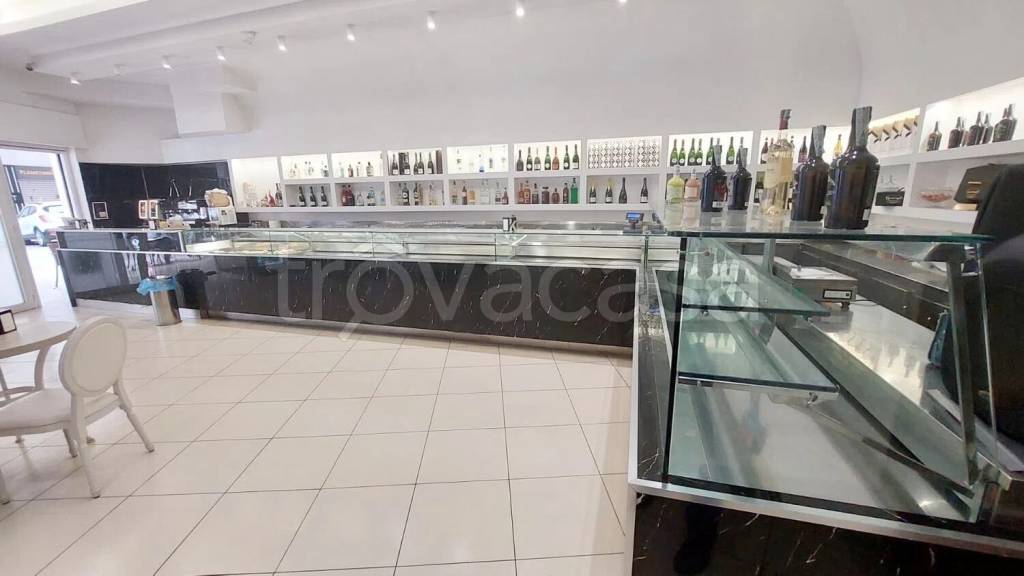 negozio in affitto a Battipaglia in zona Centro Città