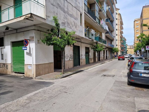 locale commerciale in affitto a Battipaglia