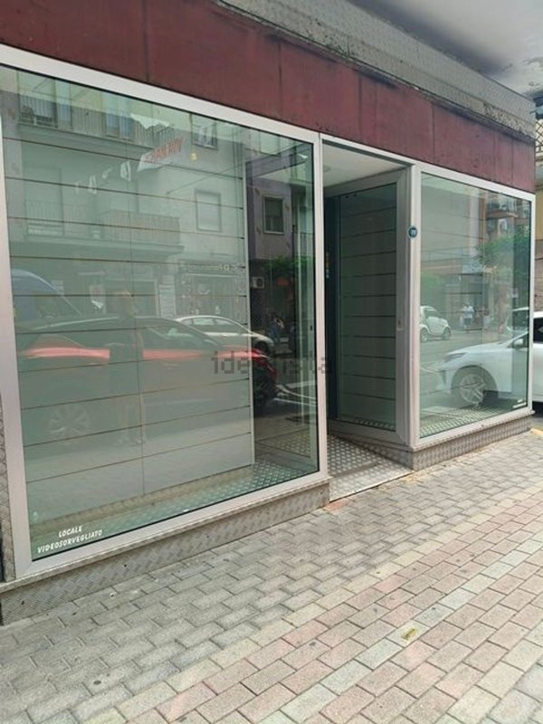 locale commerciale in affitto a Battipaglia