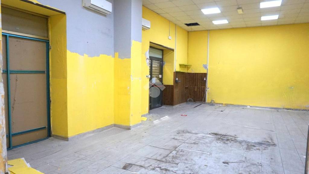 negozio in affitto a Battipaglia in zona Belvedere