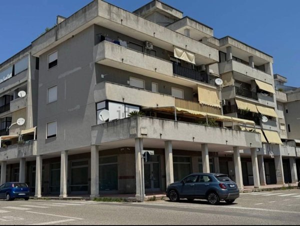locale commerciale in affitto a Battipaglia