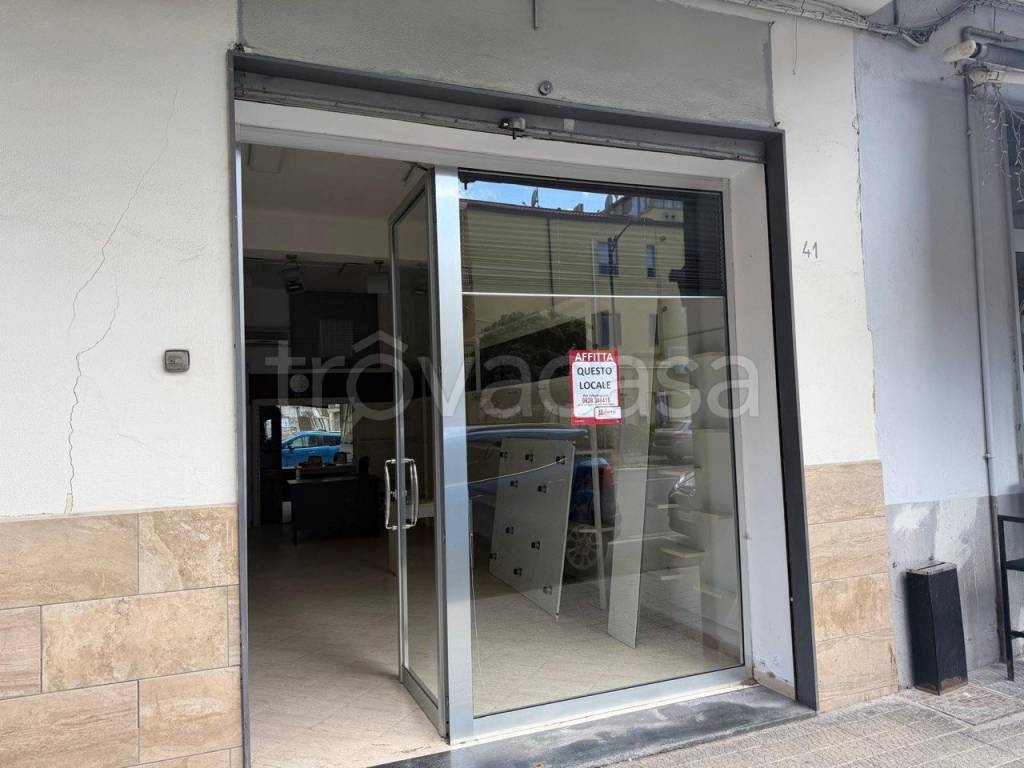 negozio in affitto a Battipaglia