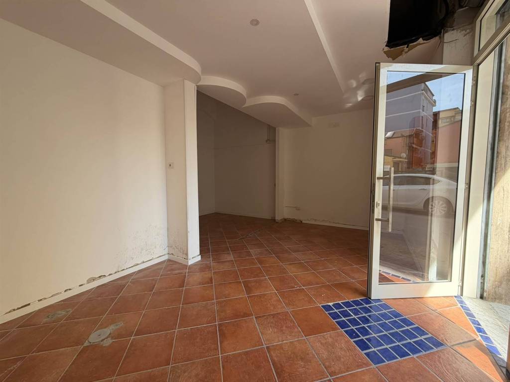 negozio in affitto a Battipaglia in zona Centro Città