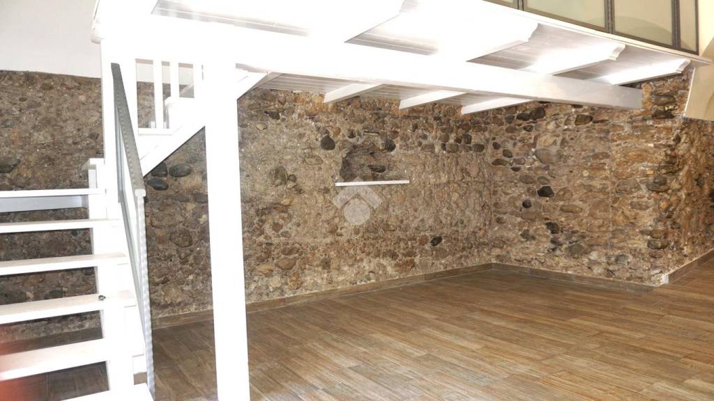 negozio in affitto a Battipaglia in zona Belvedere