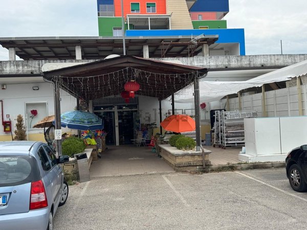 locale commerciale in affitto a Battipaglia