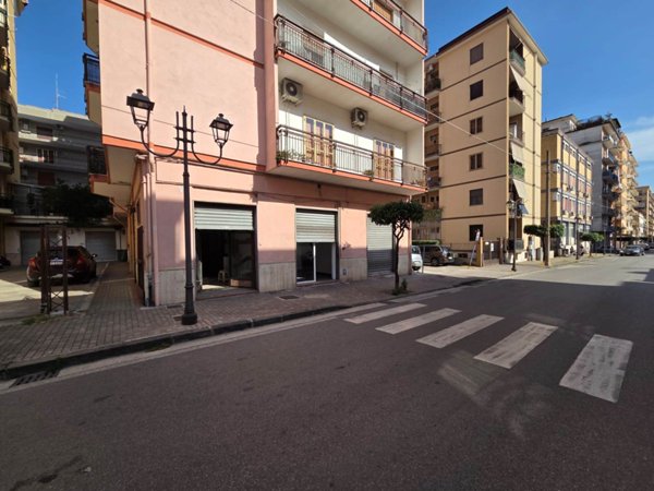 negozio in affitto a Battipaglia in zona Centro Città