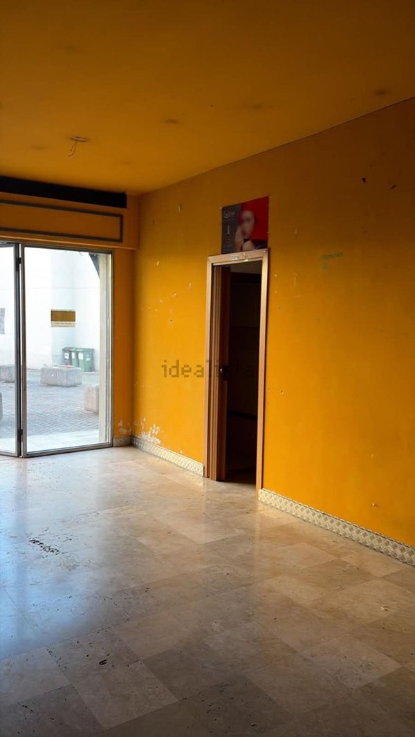 locale commerciale in affitto a Campagna