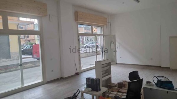 locale commerciale in affitto a Campagna