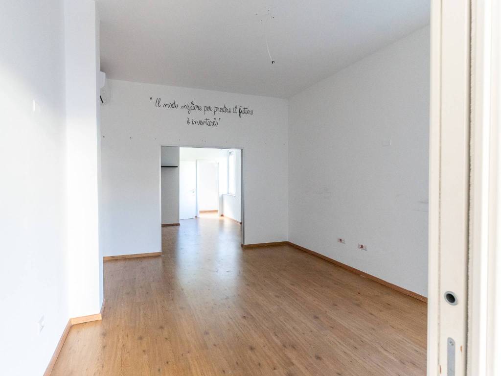 negozio in affitto a Capaccio Paestum in zona Capaccio Scalo