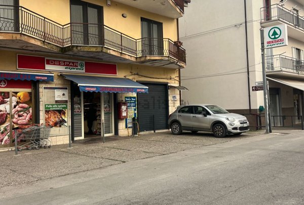 locale commerciale in affitto a Capaccio Paestum in zona Laura