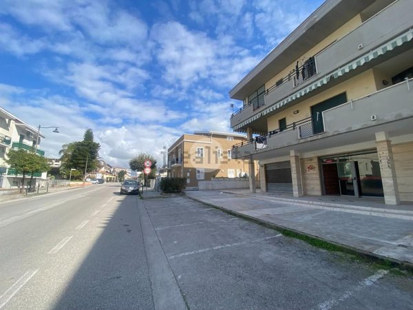 negozio in affitto a Capaccio Paestum in zona Torre/Licinella