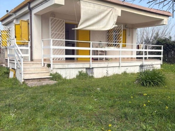 casa indipendente in affitto a Capaccio Paestum in zona Laura