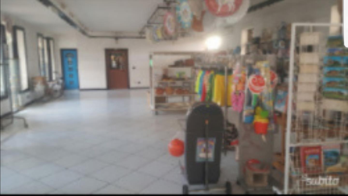 locale commerciale in affitto a Capaccio Paestum in zona Laura