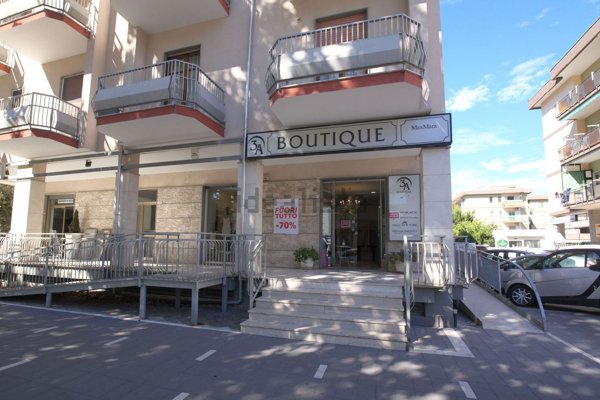 locale commerciale in affitto a Capaccio Paestum in zona Gromola/Foce Sele