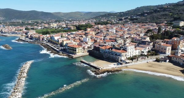 negozio in affitto a Castellabate in zona Santa Maria