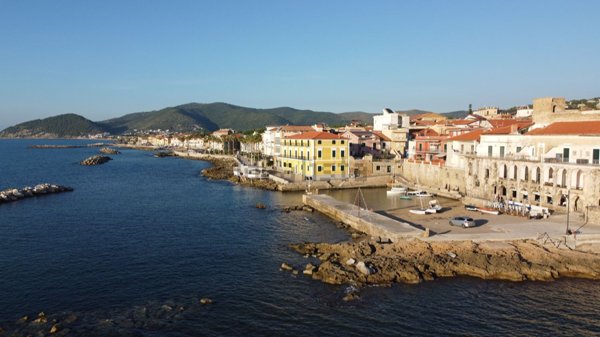 negozio in affitto a Castellabate in zona Santa Maria