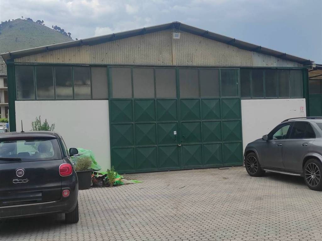 locale commerciale in affitto a Castel San Giorgio