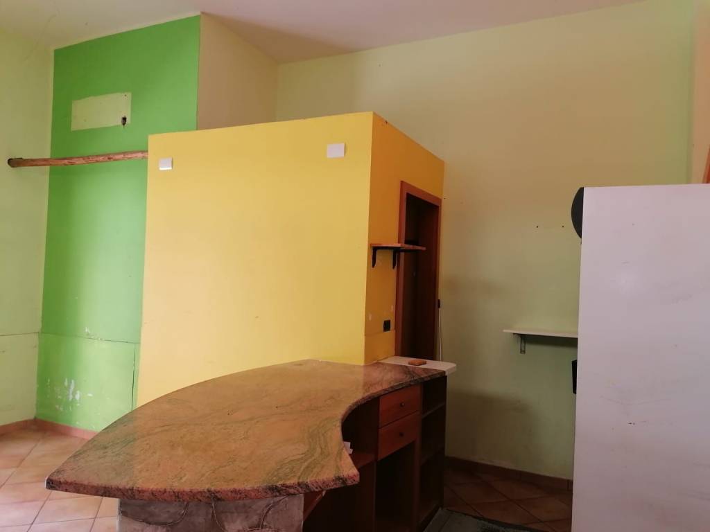 negozio in affitto a Cava de' Tirreni in zona Centro Storico / Scacciaventi