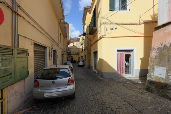 negozio in affitto a Cava de' Tirreni in zona Passiano