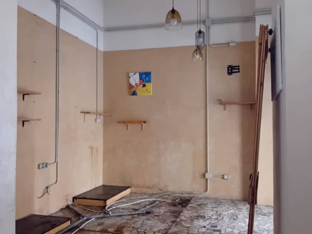negozio in affitto a Cava de' Tirreni in zona Centro Storico / Scacciaventi