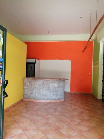 negozio in affitto a Cava de' Tirreni in zona Centro Storico / Scacciaventi