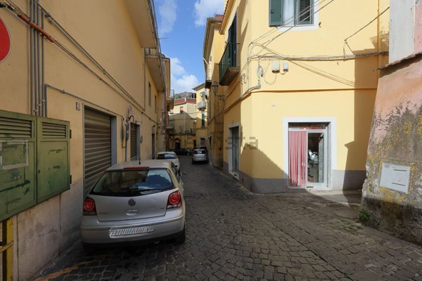 locale commerciale in affitto a Cava de' Tirreni in zona Passiano