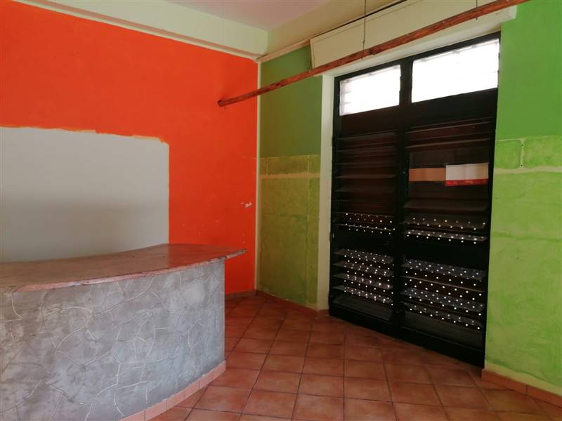 negozio in affitto a Cava de' Tirreni in zona Centro Storico / Scacciaventi