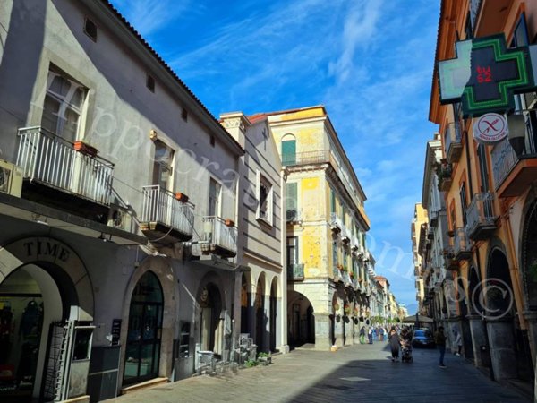 negozio in affitto a Cava de' Tirreni in zona Centro Storico / Scacciaventi
