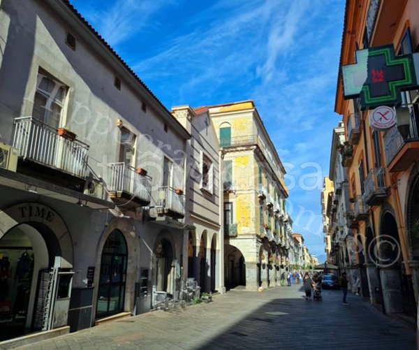 negozio in affitto a Cava de' Tirreni in zona Centro Storico / Scacciaventi