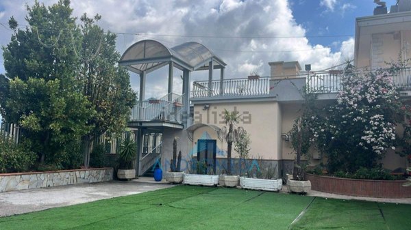 locale commerciale in affitto a Cava de' Tirreni