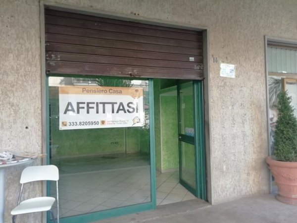 locale commerciale in affitto a Cava de' Tirreni in zona Santa Lucia