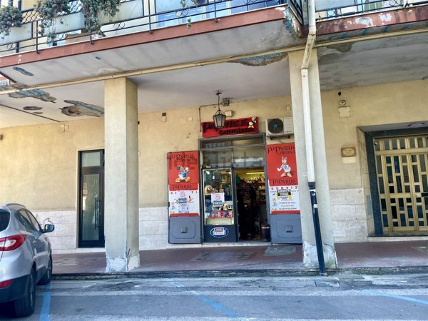 locale commerciale in affitto a Cava de' Tirreni