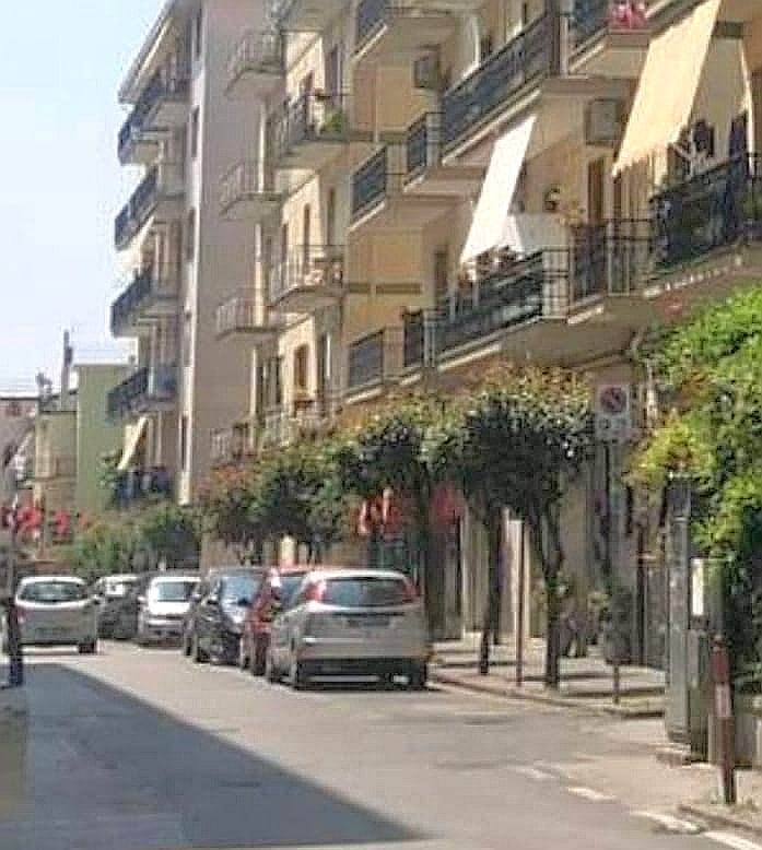 negozio in affitto a Cava de' Tirreni in zona Centro Storico / Scacciaventi