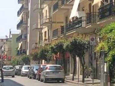 negozio in affitto a Cava de' Tirreni in zona Centro Storico / Scacciaventi